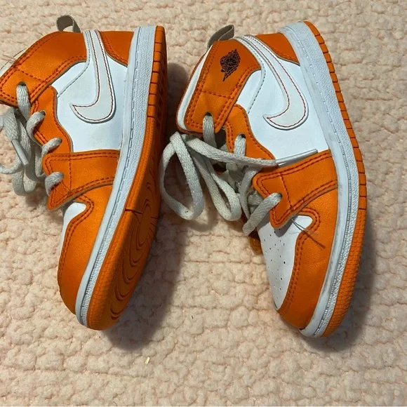 Air Jordan 1 mid top “ electro orange” size 10c youth - Picture 9 of 11